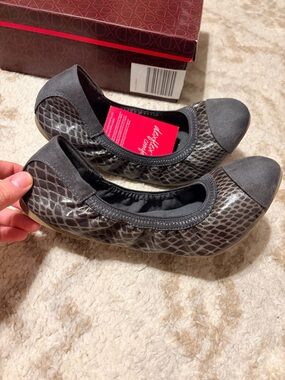 Dexflex grey snake skins comfort flats